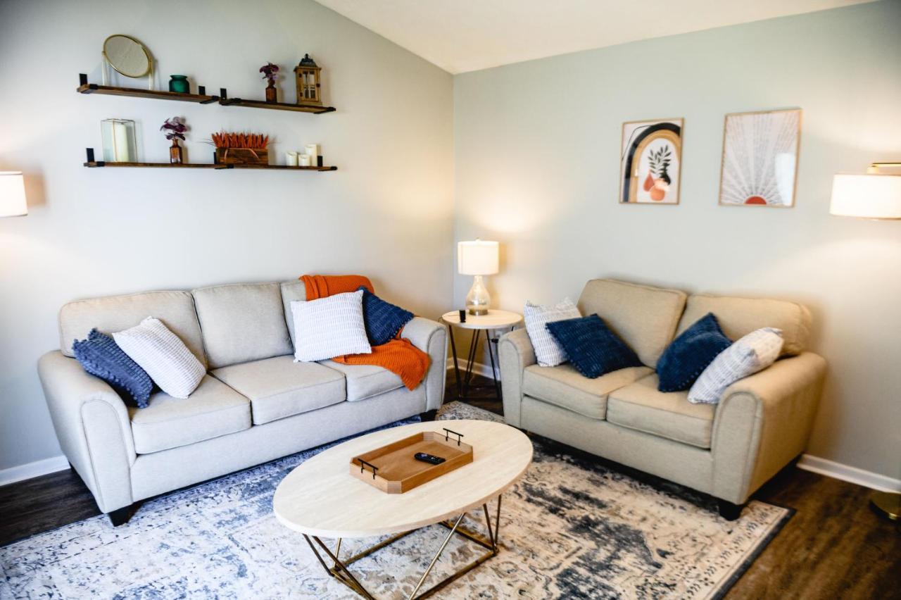 Urban Cottage: Homey & Convenient Хънтингтън Екстериор снимка