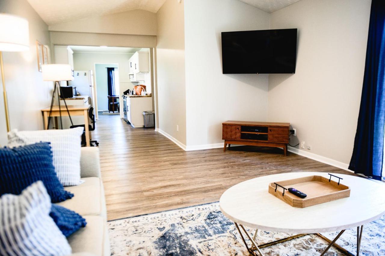 Urban Cottage: Homey & Convenient Хънтингтън Екстериор снимка