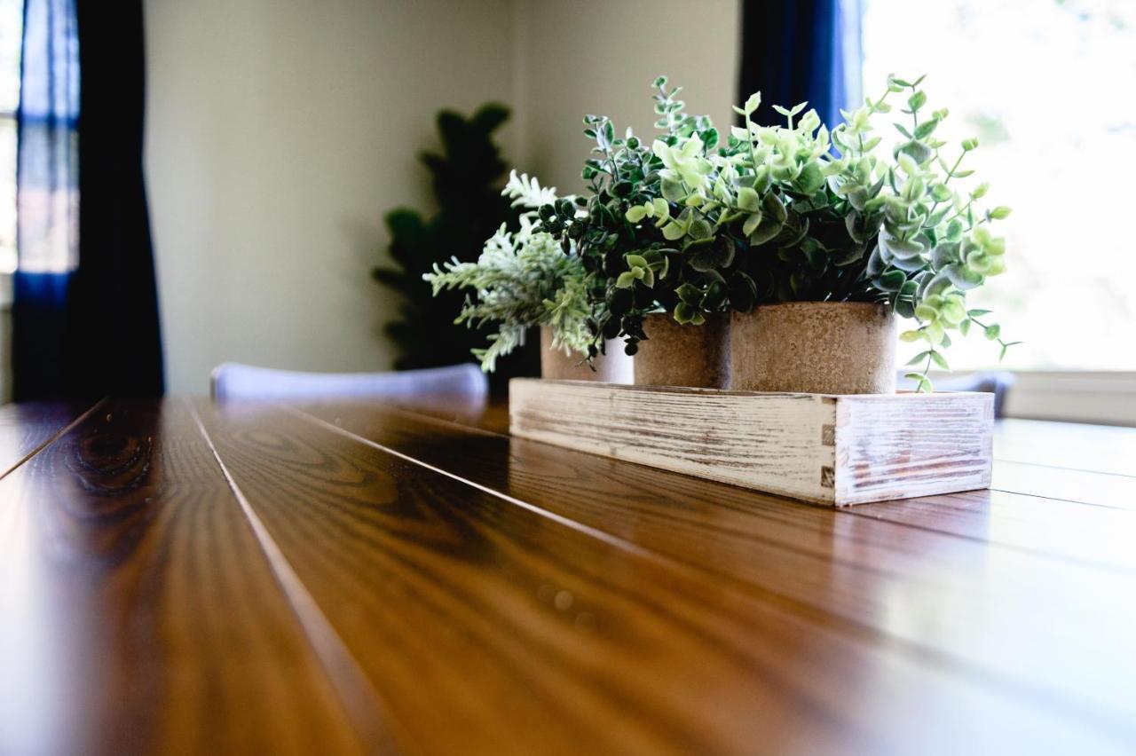 Urban Cottage: Homey & Convenient Хънтингтън Екстериор снимка