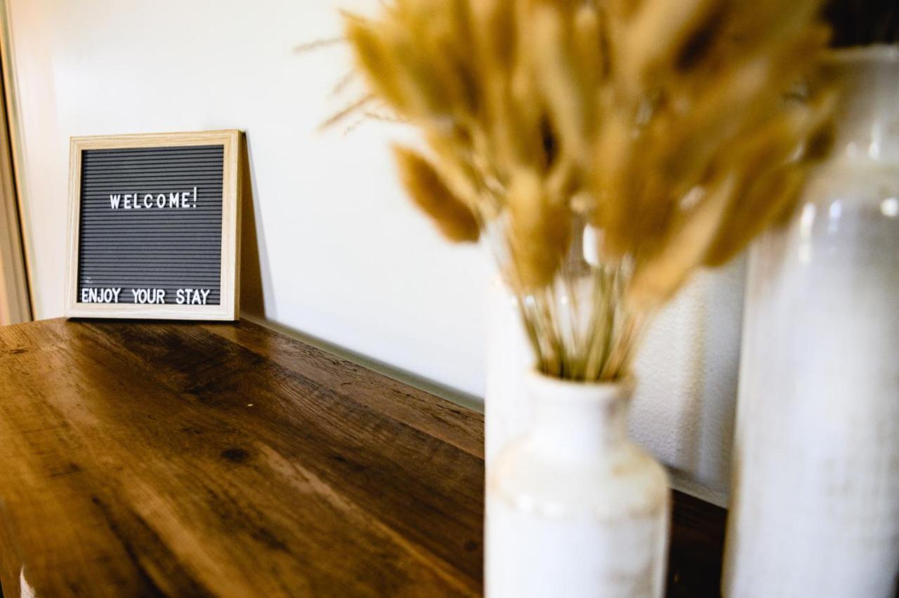 Urban Cottage: Homey & Convenient Хънтингтън Екстериор снимка