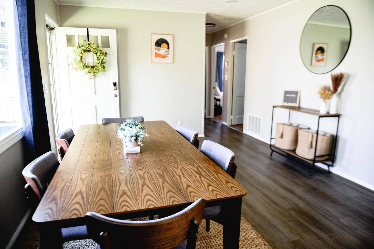 Urban Cottage: Homey & Convenient Хънтингтън Екстериор снимка
